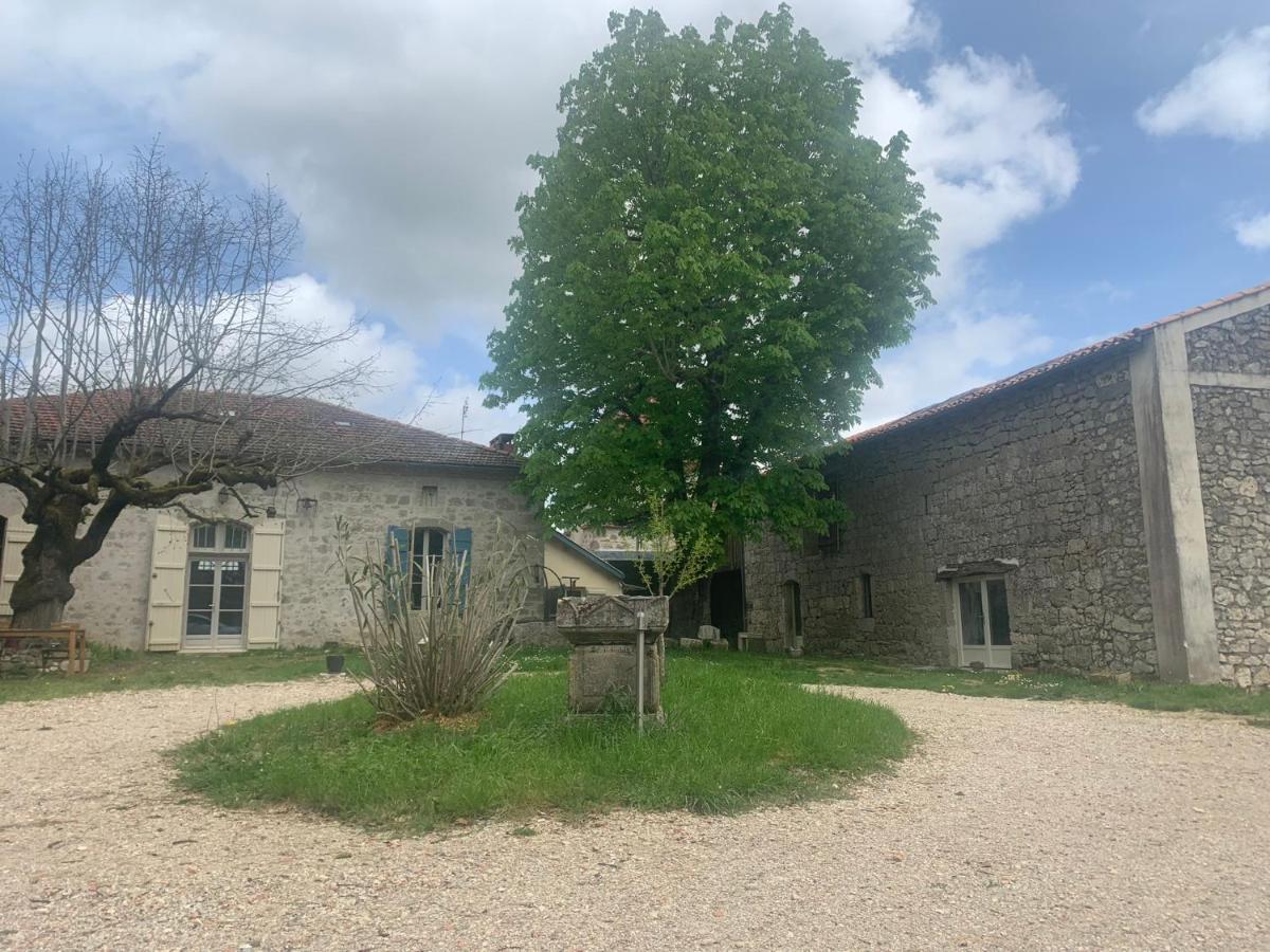 Maison Papillon Gite De Ressourcement Lusignan-Petit Esterno foto